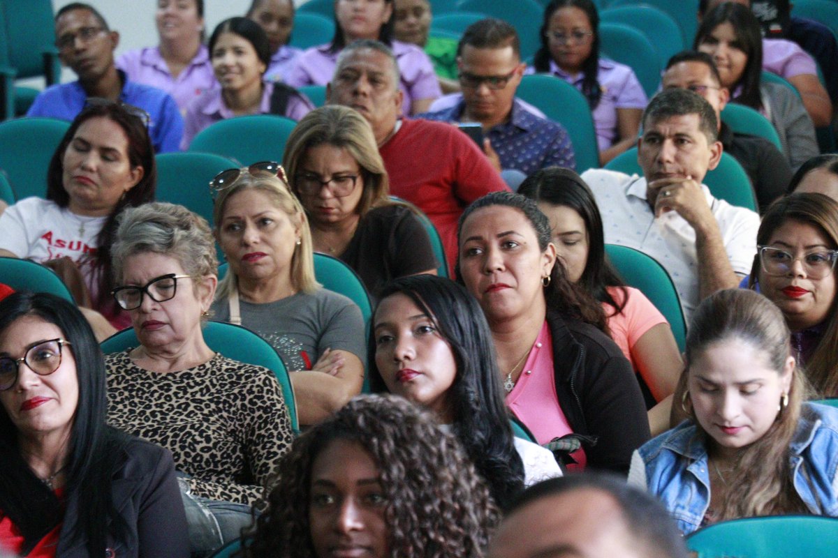 Manueljuventud2's tweet photo. #17Nov Hoy compartimos una extraordinaria jornada de debate y reflexión con profesionales y técnicos del Mncpo. Mariño sobre la historia y el derecho que tenemos las y los venezolanos en la defensa territorial de la Guayana Esequiba. Agradezco la intervención del Dr. Carlos Chávez y el T/C Pedro Varguillas quienes expusieron desde distintos punto de vista la labor que tenemos todos y todas en defender y proteger lo que nos pertenece #SoberaníaEsEsequibo