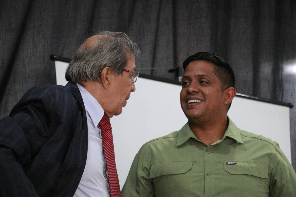 Manueljuventud2's tweet photo. #17Nov Hoy compartimos una extraordinaria jornada de debate y reflexión con profesionales y técnicos del Mncpo. Mariño sobre la historia y el derecho que tenemos las y los venezolanos en la defensa territorial de la Guayana Esequiba. Agradezco la intervención del Dr. Carlos Chávez y el T/C Pedro Varguillas quienes expusieron desde distintos punto de vista la labor que tenemos todos y todas en defender y proteger lo que nos pertenece #SoberaníaEsEsequibo