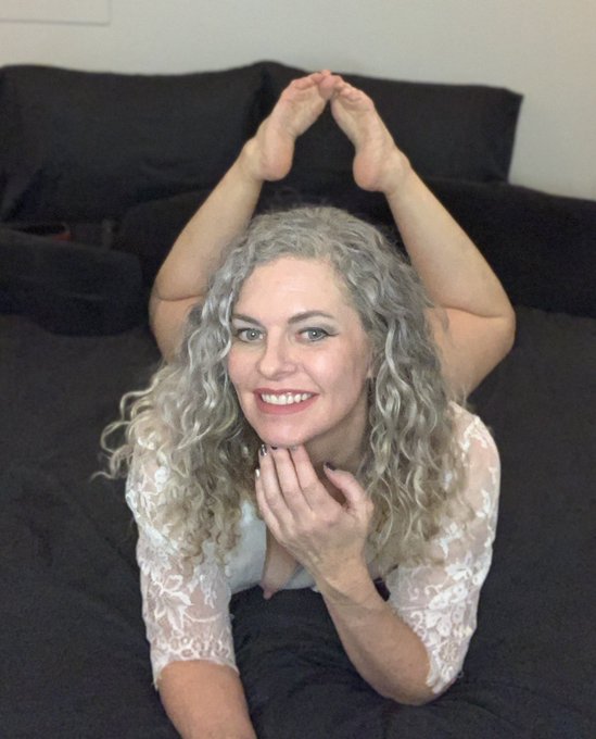 Foot Fetish Friday Fellow Freaks! Would love to pleasure someone with my soft feet and talented toes<a href="/tag/natural"class="tags"><span>#natural</span></a><a href="/tag/sexy"class="tags"><span>#sexy</span></a><a href="/tag/feet"class="tags"><span>#feet</span></a><a href="/tag/bi"class="tags"><span>#bi</span></a><a href="/tag/milf"class="tags"><span>#milf</span></a><a href="/tag/of"class="tags"><span>#of</span></a><a href="/tag/manyvids"class="tags"><span>#manyvids</span></a><a href="/tag/footjob"class="tags"><span>#footjob</span></a>