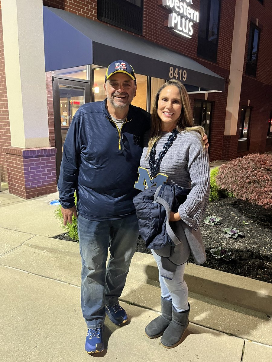 mkgoblue's tweet photo. Hey @njgolfer59 in the house! #GoBlue #ThousandthWin 🙌 https://t.co/mK5M9MlLJ6