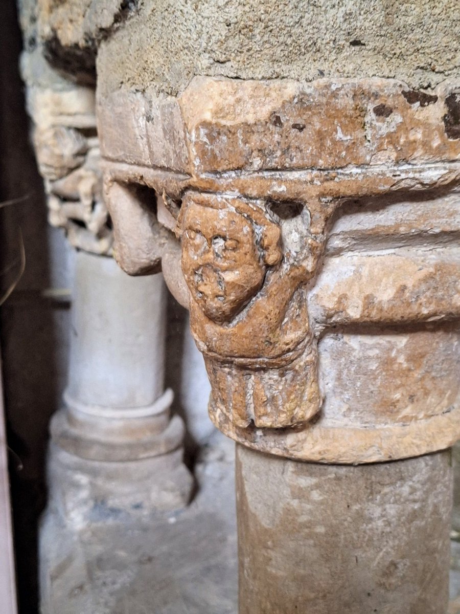 #FontsOnFriday The 14th century font at Old Romney, Kent, complete with little gargoyled figures at the tops of the supporting columns. @EngChurchPics