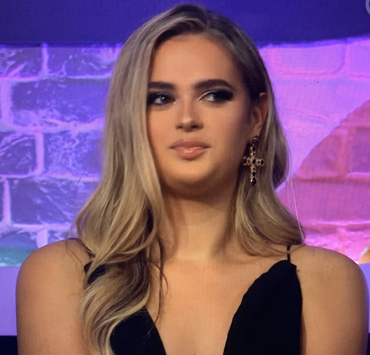HallieToWin's tweet photo. Icon #BBUK #BBLL https://t.co/nsyTYFM3ft