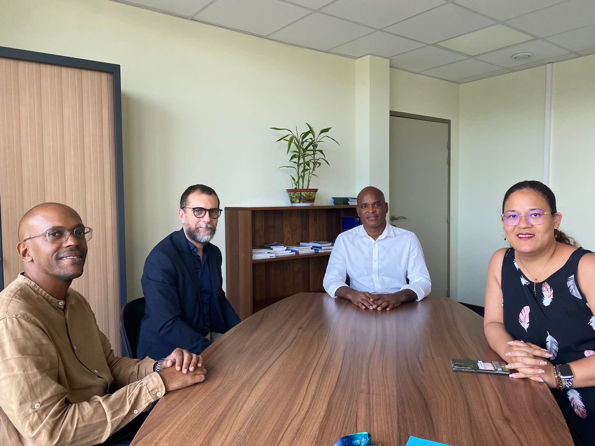 GuyaneUnsaEduc's tweet photo. Dernière journée en #Guyane, visite à l’⁦@univguyane⁩ pour ⁦@FMarchandfred⁩ accompagné de ⁦@P_Briquet⁩, de Claude Chaumet-Secrétaire Acad 973 ⁦@SNPTES⁩ et de Koulani Rézaire-Secrétaire Acad 973 ⁦@unsa_itrfbio⁩ ! ⁦@UNSA_Education⁩ #unsaeduc973 https://t.co/uqrhxn51zA