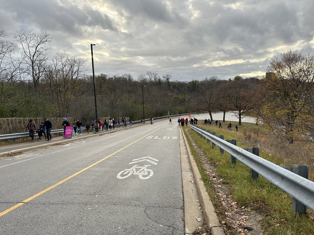 SaveOSC's tweet image. Why are kids struggling up a big hill visiting the Science Centre?

Because Premier Ford won&apos;t fix the OSC bridge.

@RBC, @CIBC, @TELUS, @McMillanLLP, &amp;amp; @McKinsey have team members on the OSC board.

Corporate Canada, please help the kids.

Get the Science Centre bridge fixed.