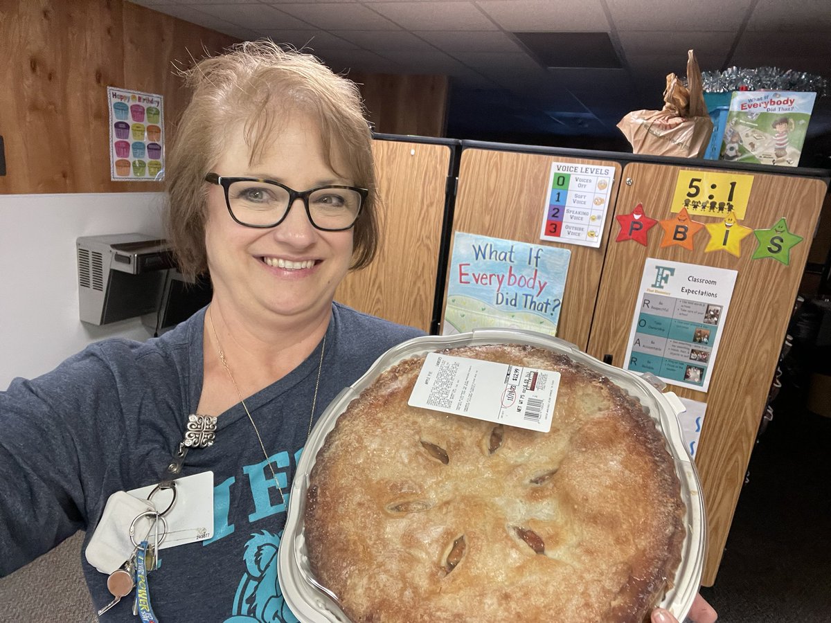 SkweresVicki's tweet photo. So thankful for @CyFairFCU for all staff @cfisdfiest for the yummy pie! Man it’s huge!  #FiestROAR #Fiest2ndgradeELAR #WeAreONE #2ndtoNone https://t.co/WyPTcAqjrk
