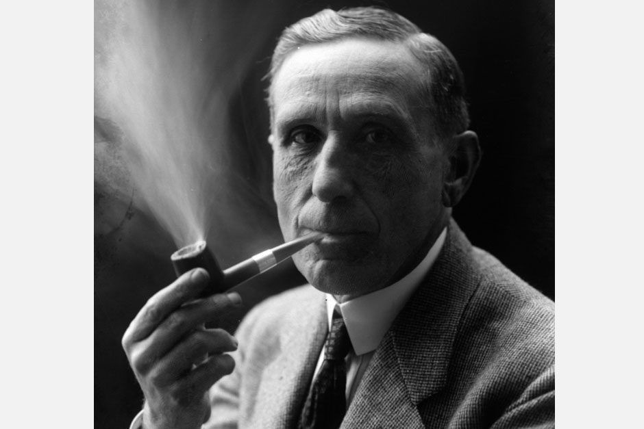 "L'obra de redreçament del català literari és sobretot una obra de descastellanització, i en la majoria dels casos és la llengua antiga que ens dóna el mot o el gir amb què cal reemplaçar el mot o el gir castellà"
Pompeu Fabra
Conversa 1/19 
18 de novembre de 1919