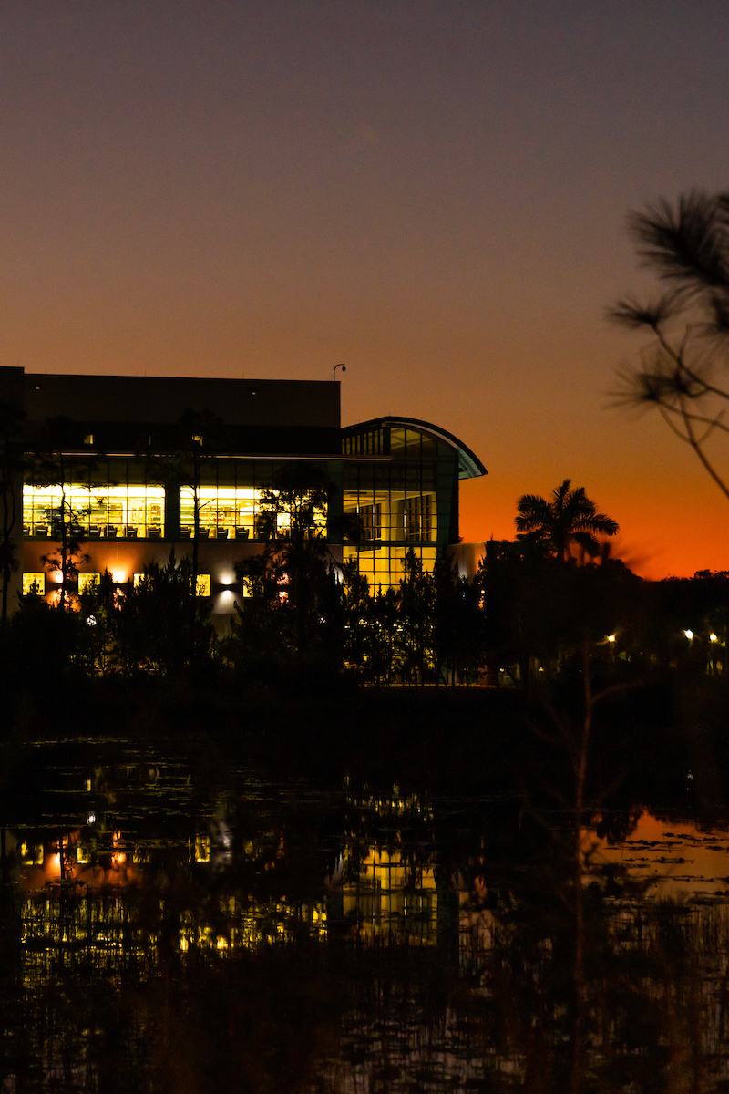 fgcu's tweet photo. The best way to end the work week... a stunning view of the sunset! #FGCU #Sunset #Campuslife #FGCUsunset https://t.co/j7A9DYTZBn