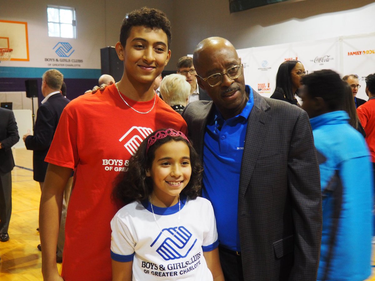 We are so excited to celebrate BGCA Alumni Hall of Famer @CourtneyBVance on his latest achievement. In his new book, 'The Invisible Ache,' he dives into important conversations about mental health unique to Black men and boys. We're immensely proud of his impactful work!💙👏📘🎉