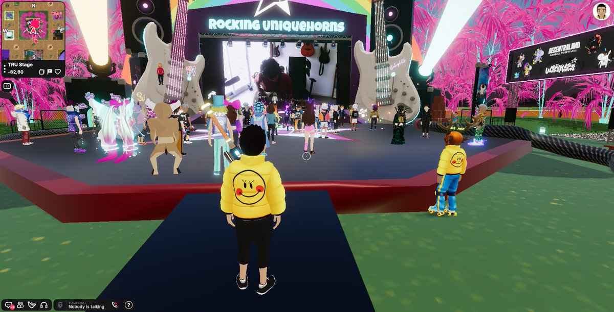 kripto2018x's tweet photo. Some fun snapshot on @decentraland 's Music Festival
 #DCLMF23
Featuring #SmileyWorldxSpaceRunners  wearables ⚡@SmileyOriginal  @SpaceRunnersNFT https://t.co/IlytLfHoXE