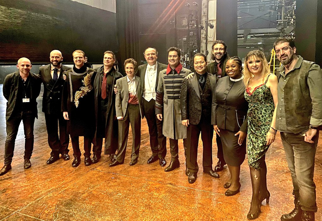 saimirpirgu's tweet photo. My wonderful colleagues 🤗 #rohrigoletto 
@RoyalOperaHouse https://t.co/S9e6WeSz3W