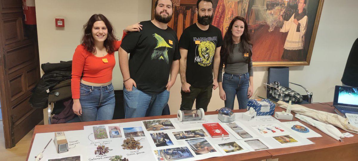 Miembros de nuestro grupo, <a href="/GloCEE_EcoEvo/">GloCEE@EcoEvo</a> celebrando el día de la ciencia en Alcalá <a href="/UAHes/">Universidad Alcalá</a> de Henares explicando al publico nuestra investigación en: 
Impacto del Cambio Global en los ecosistemas y la sociedad | Semana de la Ciencia y la Innovación
semanacienciamadrid.org/actividad/impa…