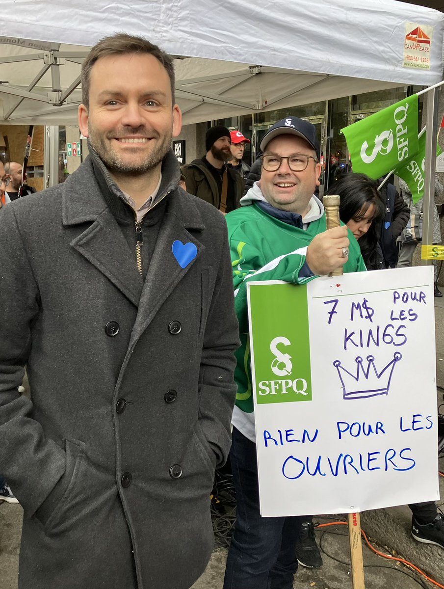 Gaspard_Skoda's tweet photo. Le Parti Québécois et Paul St-Pierre Plamondon étaient présents aujourd’hui aux côtés des syndicats de la fonction publique québécoise devant le Centre Sheraton où Pierre Fitzgibbon donnait une conférence.
#SPGQ #SFPQ https://t.co/VB3TaPgVnn