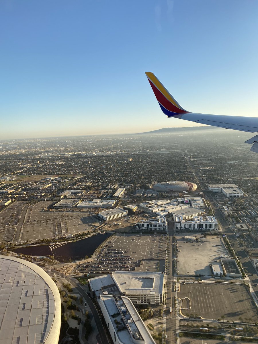 DodgerKnight's tweet photo. What captured my attention on my most recent flight into @flyLAXairport was seeing the @IntuitDome from my @SouthwestAir flight. I got more excited about the new @LAClippers arena when I drove by it yesterday en route to returning my rental car. #ILoveLA #ClipperNation #SJS24 https://t.co/4ithmvOyyT