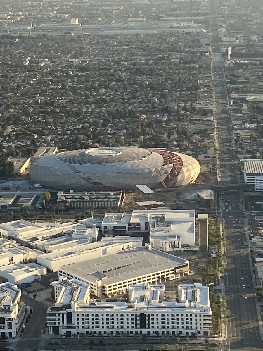 DodgerKnight's tweet photo. What captured my attention on my most recent flight into @flyLAXairport was seeing the @IntuitDome from my @SouthwestAir flight. I got more excited about the new @LAClippers arena when I drove by it yesterday en route to returning my rental car. #ILoveLA #ClipperNation #SJS24 https://t.co/4ithmvOyyT