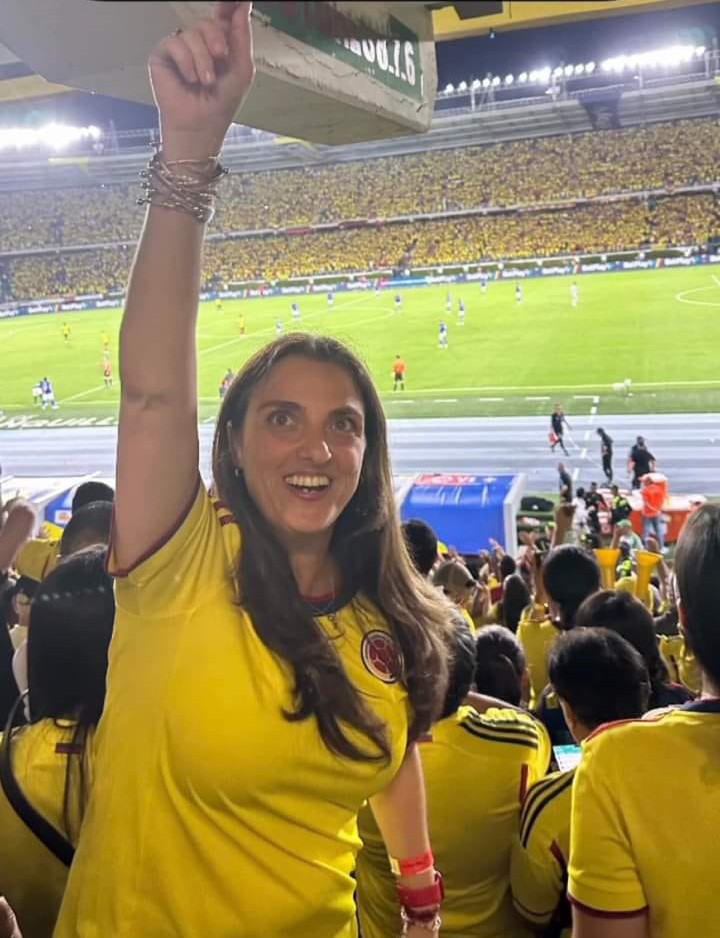 Mamertos0's tweet image. Qué la corrupta exministra Karen Abudinen sea una de las que gritaba "Fuera Petro" dentro del estadio Metropolitano de Barranquilla, muestra la clase de hijueputas que estaban detrás de todo el acoso contra la hija de Gustavo Petro.