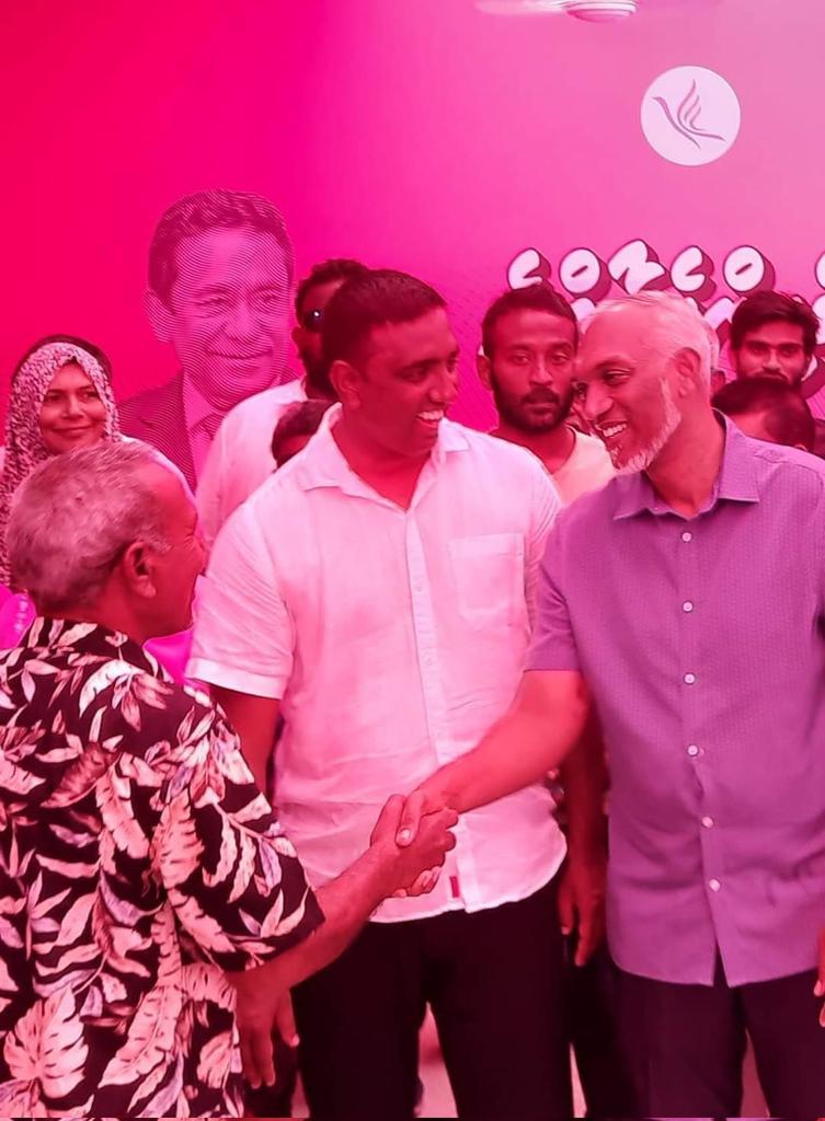 Fankarippe's tweet photo. ދިވެހިރާއްޖޭގެ ރައީސުލްޖުމްހޫރިއްޔާ ކަމުގެ ހުވާ ޑރ. މުހައްމަދު މުއިއްޒު އަދި ރައީސުލްޖުމްހޫރިއްޔާގެ ނައިބުގެ ހުވާ އަލްއުސްތާޒު ހުސެން މުހައްމަދު ލަތީފް ކުރައްވައިފިއެވެ. މާތް ﷲ އެދެބޭފުޅުންނަށް ހެޔޮ ރަހުމަތް ލައްވާށިއެވެ. https://t.co/fC89wwdkfg