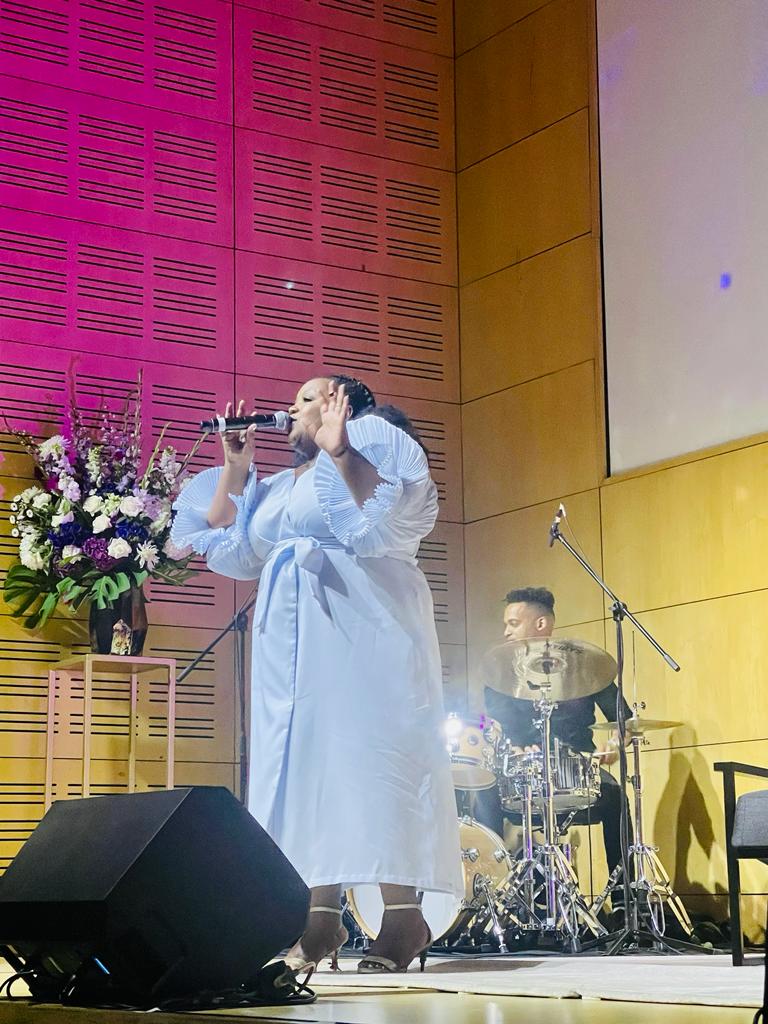 TheTutuLegacy's tweet photo. One last riveting performance by award-winning jazz vocalist @SphaMdlalose
#TutuLegacy #TutuFoundation #PeaceLecture2023 https://t.co/MZTCr5Y4aM