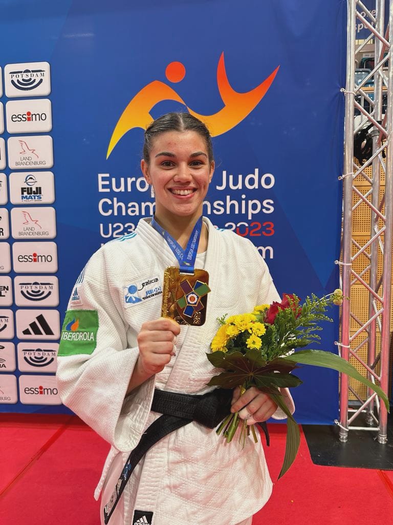 alfhermida's tweet photo. Palmarés internacional de Laura, nunha das fotos co seu adestrador Marcial Romero.

2023 🥇 europeo sub23
2022 🥇 europeo junior
2021 🥈 mundial junior
2019 🥈 europeo cadete https://t.co/Lh9cgd2khx