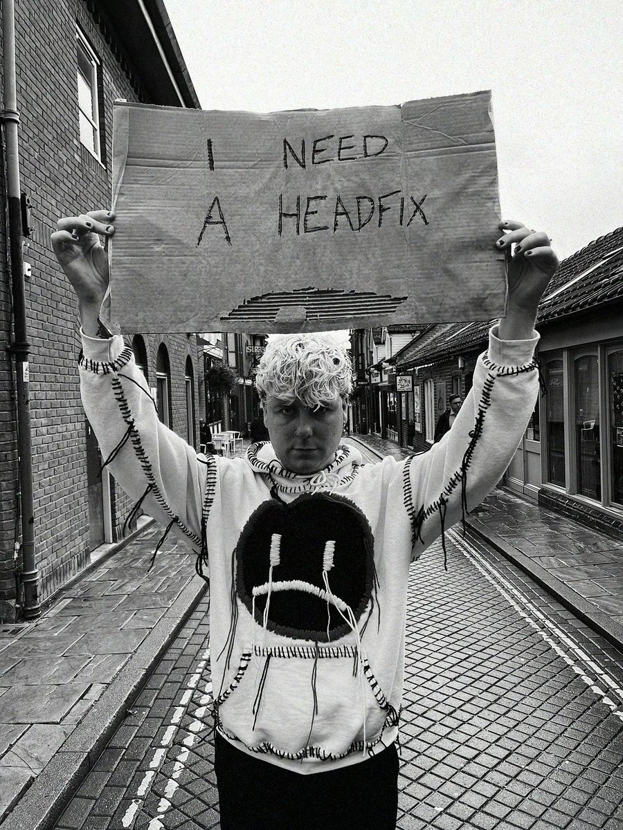 thank you for all the love for HEADFIX so far 🖤 

keep streaming and sharing here: lnk.dmsmusic.co/creaturecult_h…

#altrock #altmusic #newmusic #headfix #alternative