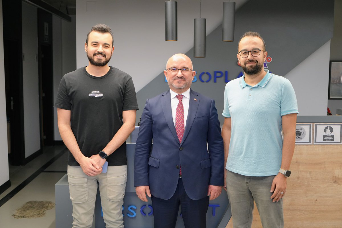 m_samisahin's tweet photo. Enstitümüzden almış olduğu ürün belgeleri ile geri dönüşümlü malzemelerden ürettikleri çevre dostu tıbbi atık ve evsel atık torbalarının %80’ini Avrupa’ya ihraç eden Ersoplast Plastik firmasını ziyaret ettik. https://t.co/6pxZhGxqYF