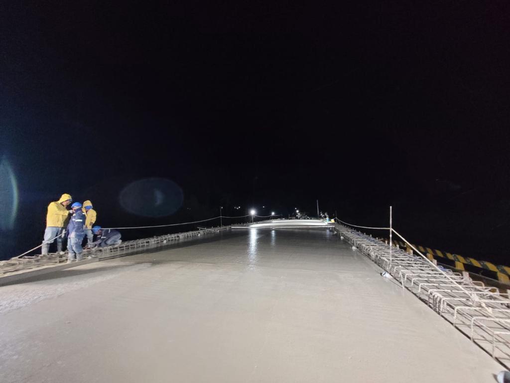 CIV_Guatemala's tweet image. #ReporteDeAcciones | ⏩️📍 Se avanza en la Reposición del puente vehicular ingreso a El Jícaro, El Jícaro, #ElProgreso. 🚜🚧