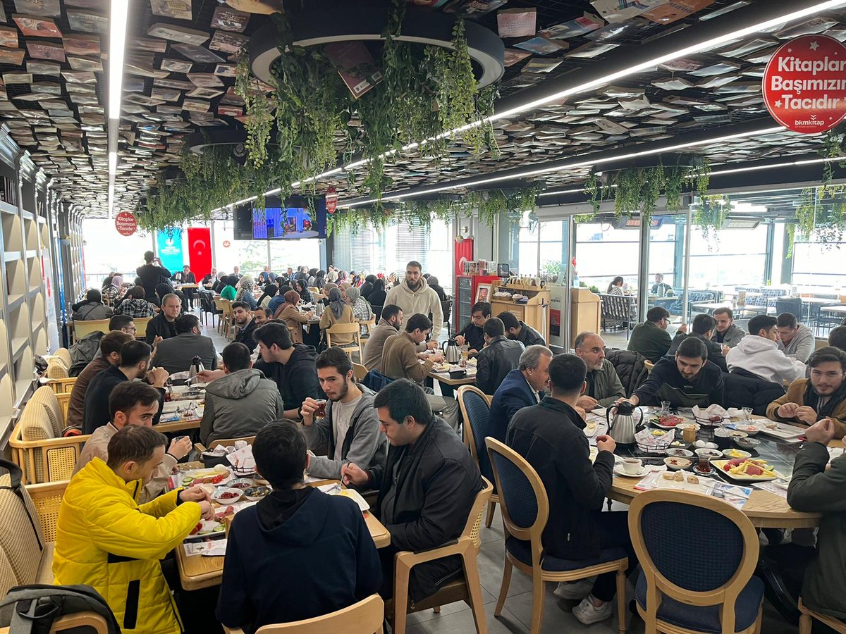 TDVBILEM's tweet photo. TDV BİLEM Akademi Programımıza yeni kabul edilen öğrencilerimiz ve devam eden öğrencilerimiz ile birlikte tanışma kahvaltısı düzenledik. 

Katılımlarından dolayı Uludağ Üni. İlahiyat Fakültesi Dekanı Prof. Dr. Ali Kaya'ya, Bursa il Müftü Vekili Faruk Güneş'e +++ https://t.co/B9lLX1CwWP