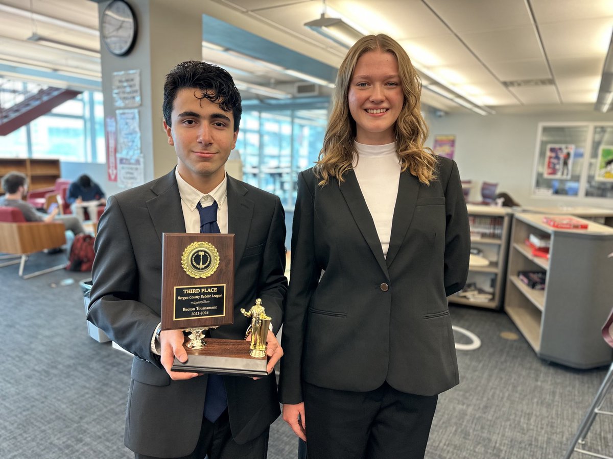 BectonHS's tweet image. Congratulations to our 3rd place #BectonDebaters for their victory at today’s BCDL Varsity Tournament 🐾👩‍⚖️👨‍⚖️ #BectonsBest Way to go!! ⭐️