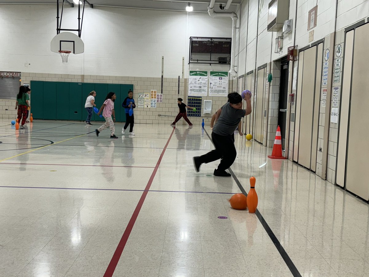 b_physical's tweet image. JBK PE week in review this week we finished up volleyball and play some Turkey Gobbler!! When we return after Thanksgiving we will start a tumbling unit.  Everyone enjoy your Thanksgiving with your family and friends!