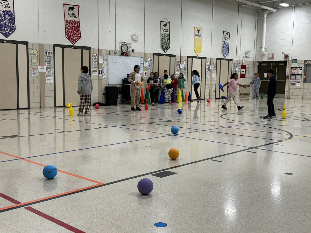 b_physical's tweet image. JBK PE week in review this week we finished up volleyball and play some Turkey Gobbler!! When we return after Thanksgiving we will start a tumbling unit.  Everyone enjoy your Thanksgiving with your family and friends!