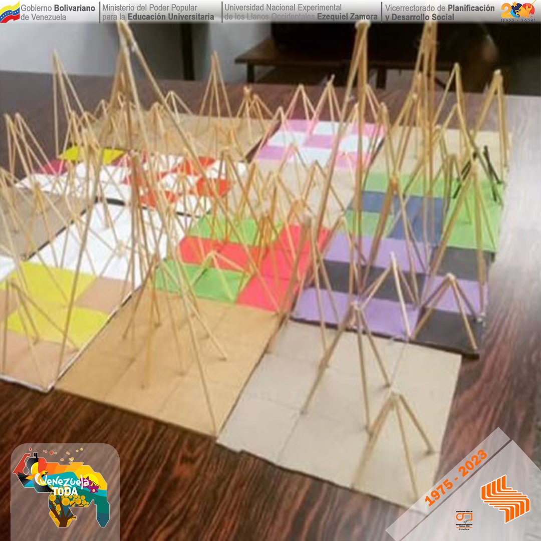 Estudiantes del Sub Programa de Arquitectura del Vicerrectorado de Planificación y Desarrollo Social (VPDS). En entrega Parcial del subproyecto Metodología del Diseño, ejercicio en el cual se pone de manifiesto la retícula como eje integrador de un espacio Arquitectónico.