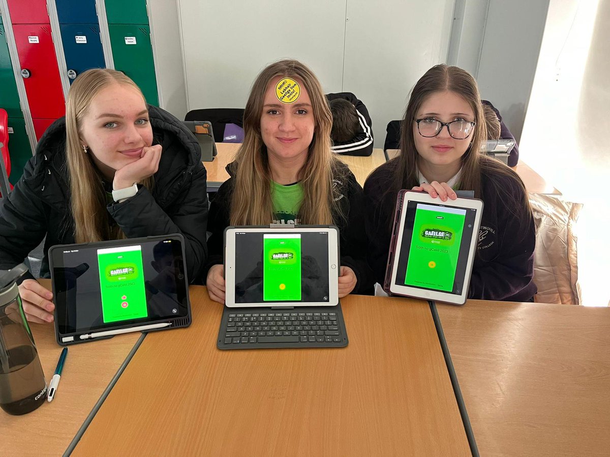 Daltaí na hidirbhliana ag baint taitnimh as Gaeilge24 inniu 14/11. Lá mór na Gaeilge ar scoil gan dabht. TY students enjoying participating in Gaeilge24, a big day for Gaeilge in school no doubt. ☘️