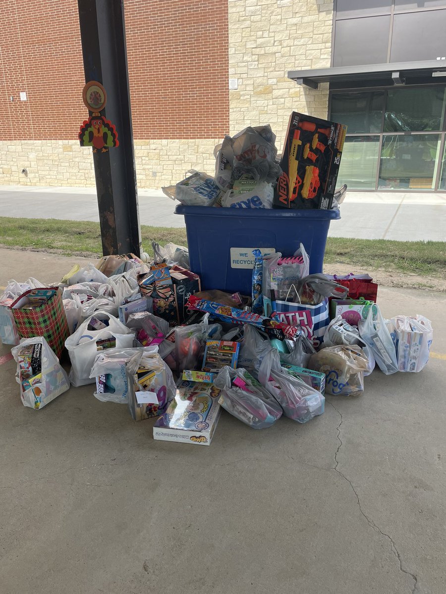 support_wpe's tweet photo. WPE is so grateful for our families &amp; community! Turkey Trot 2023 has been an amazing event thanks to you! #pandaproud💚🐼  #HumbleISDGives #HumbleISDFamily @HumbleISD_WPE https://t.co/CPWAbyYmEl