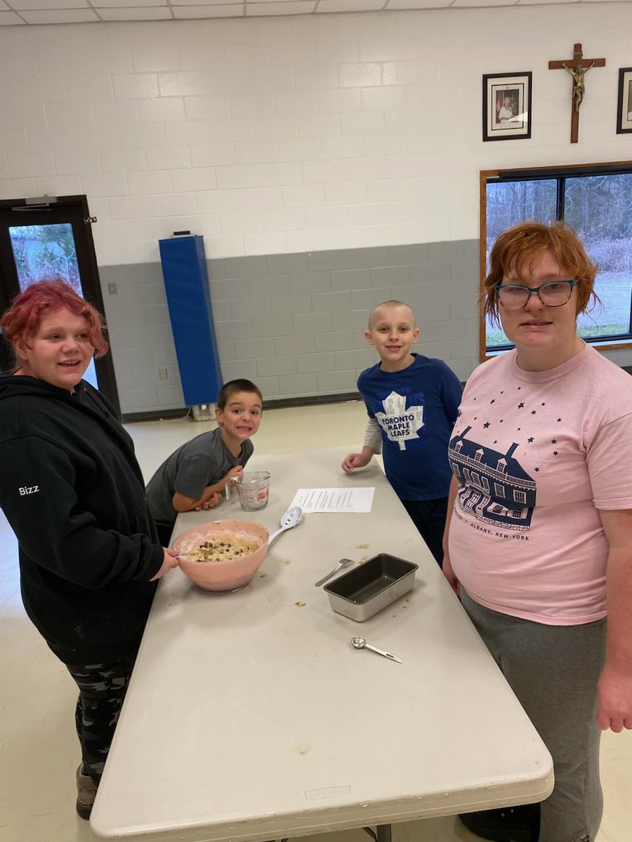 alcdsb_jams's tweet photo. Nothing beats the sweet smell of teamwork and mentorship! Today, the older students joined forces with their younger peers to bake some delicious banana bread. From measuring ingredients to mixing the batter, this tasty project brought us all closer #MentoringMatters #alcdsb https://t.co/UTLcUGWaVF