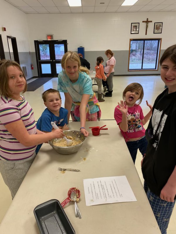 alcdsb_jams's tweet photo. Nothing beats the sweet smell of teamwork and mentorship! Today, the older students joined forces with their younger peers to bake some delicious banana bread. From measuring ingredients to mixing the batter, this tasty project brought us all closer #MentoringMatters #alcdsb https://t.co/UTLcUGWaVF