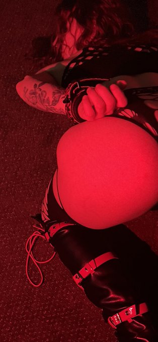 I know ya wanna do bad things to me 🥵 https://t.co/ZncyQA6QRc