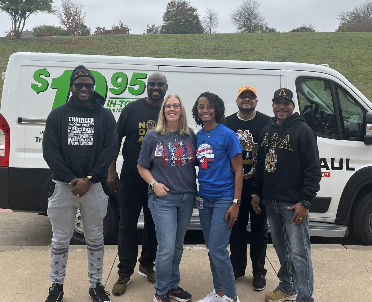 MrsTeachLes's tweet photo. We’re so blessed to have the men of Alpha Phi Alpha Fraternity Inc. Xi Tau Lambda Chapter, provide our @MalvernES families with a Thanksgiving meal box again this year 🦃📦 #Grateful #mymisd https://t.co/hafxWOmSQX