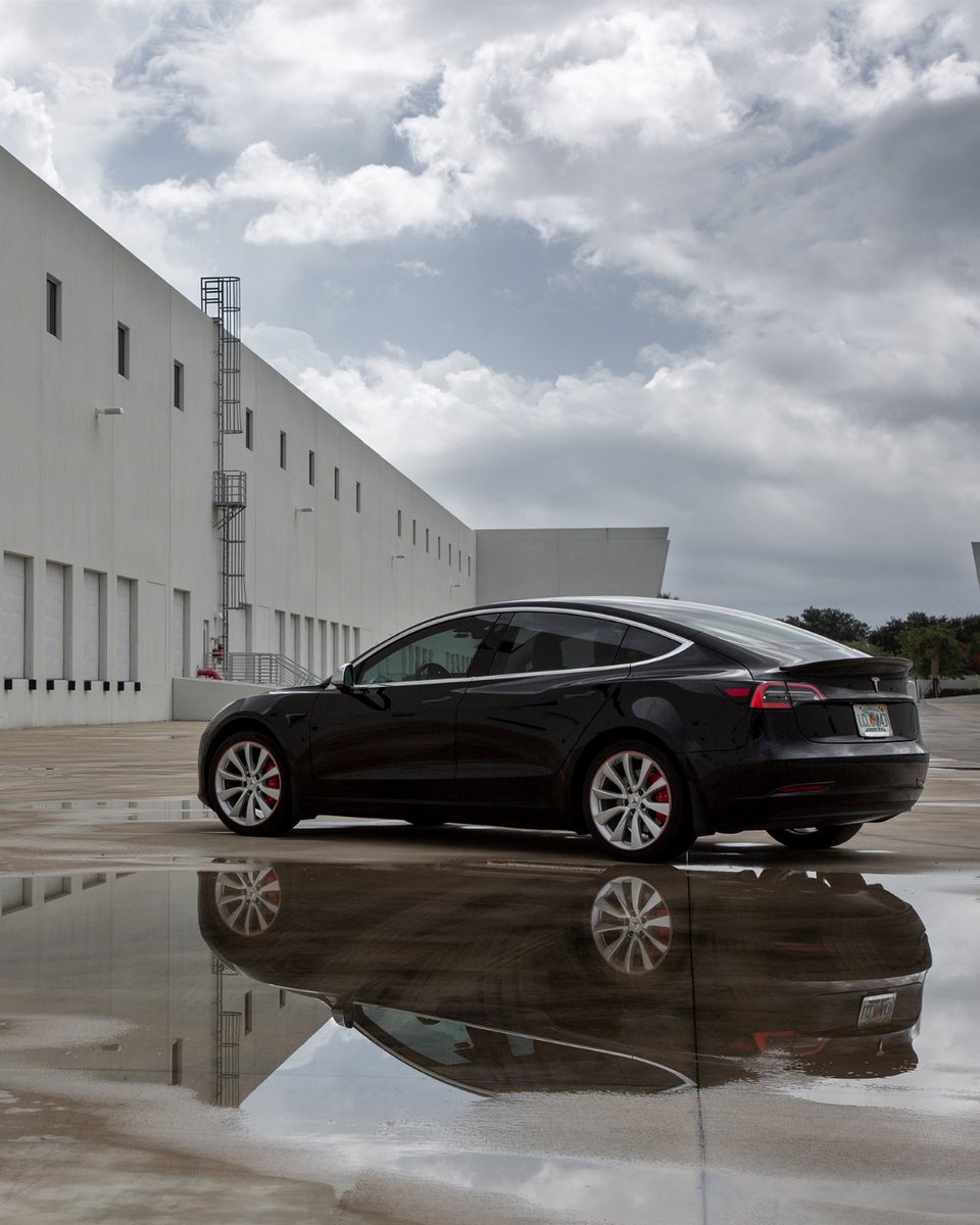 evannex_com's tweet photo. Reflections of the future,
When elegance meets innovation, even the puddles pause to admire.
Are you ready to make a splash with the Tesla #Model3?
Drop a ⚡ if you're electrified!
#TeslaReflections
https://t.co/x0vcUaJBz0 https://t.co/fCLv15yj0l