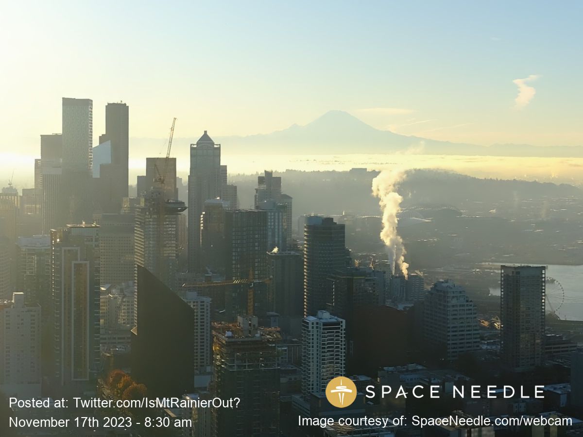 Yes! 🥹 The stages of sunrise over Seattle and Mt Rainier, as seen from @space_needle at #goldenhour