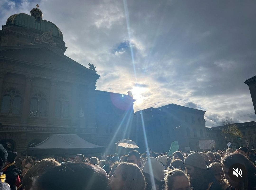 fdm_worldwide's tweet photo. #protest #physiotherapie #physiotherapeuten #Schweiz https://t.co/7heCZymTzK