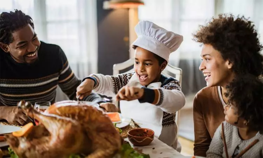 Turkey? ✅ Stuffing? ✅ Keeping risky habits out of the kitchen this #Thanksgiving? 👀 Let’s discuss! Dive into this guide for a foolproof holiday.  ow.ly/4PfN50Q8U6P #FoodSafetyFriday