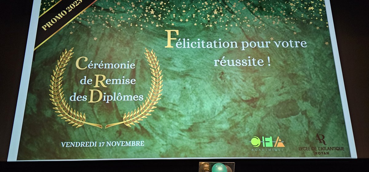 Les lycéens professionnels reçus dans le bel écrin du cinéma Le Lido de Royan pour la remise de leurs diplômes. Félicitations à tous et bravo aux professeurs qui les ont accompagnés !
#voieprofessionnelle <a href="/acpoitiers/">Académie de Poitiers</a>