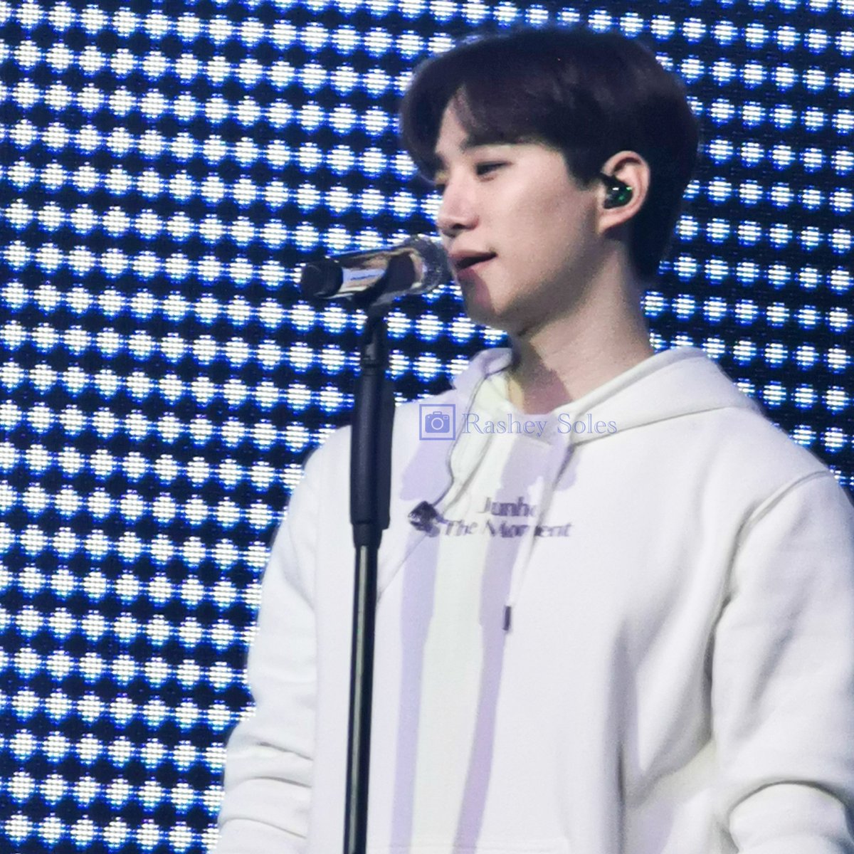 RasheySoles's tweet photo. The king of freshness. I also call him Snow White male version. 💛💛💛
#LeeJunho #2pmleejunho #junhothemomentinmanila #junhothemoment2023 https://t.co/gB3OcpnDP4