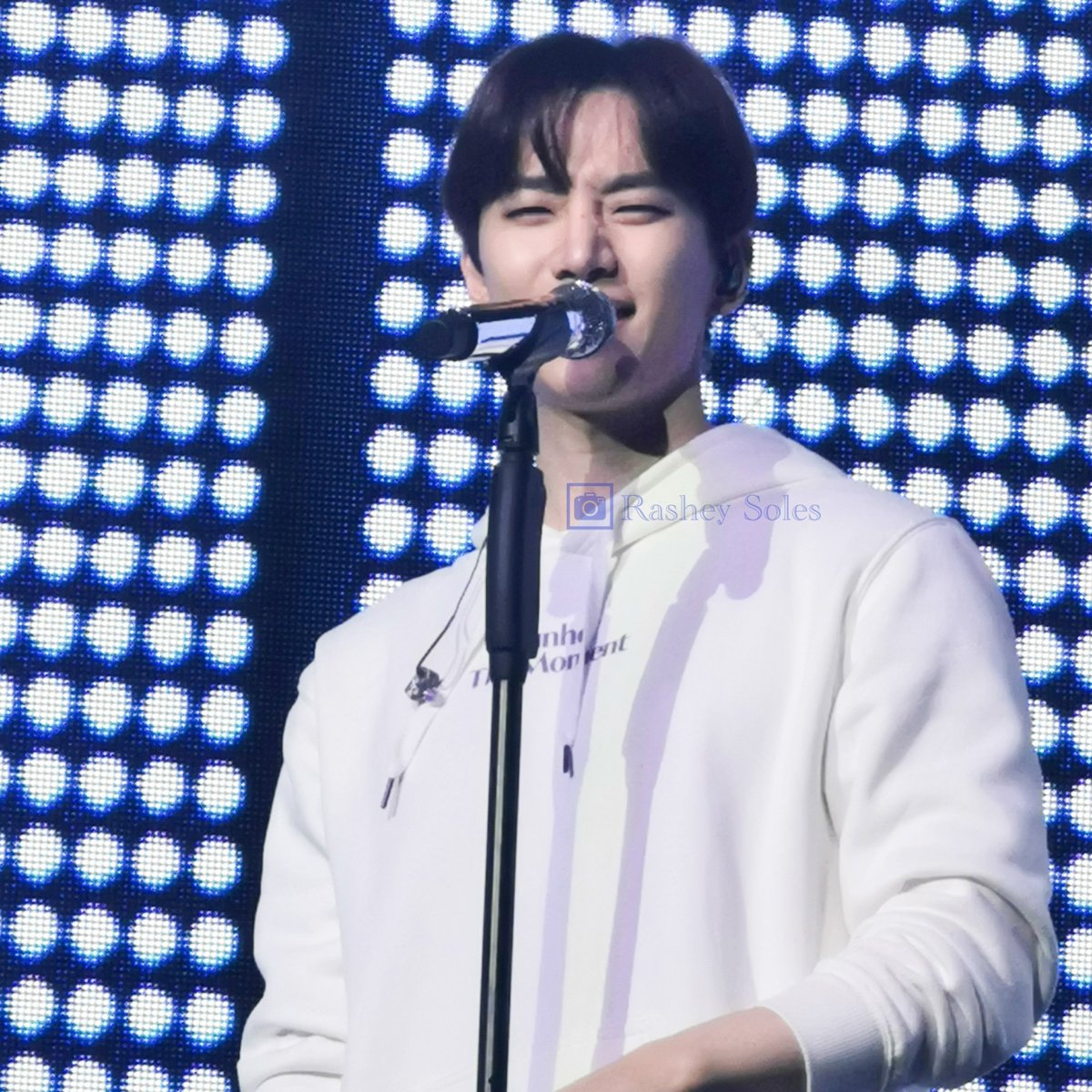 RasheySoles's tweet photo. The king of freshness. I also call him Snow White male version. 💛💛💛
#LeeJunho #2pmleejunho #junhothemomentinmanila #junhothemoment2023 https://t.co/gB3OcpnDP4
