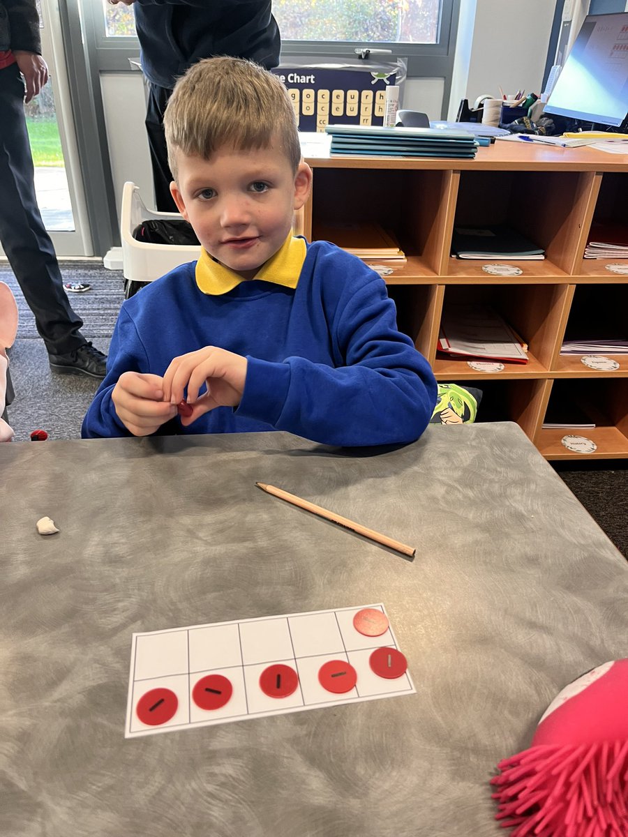 WhitehouseHull's tweet photo. Class Johnson today using the tens frames in maths. The class showed excellent knowdledge and where able to apply this when completing maths challenges. ➖🧮➕ #whitehousepru #classjohnson #maths #tensframes #learningisfun #excellentwork https://t.co/40Lc33VwTc