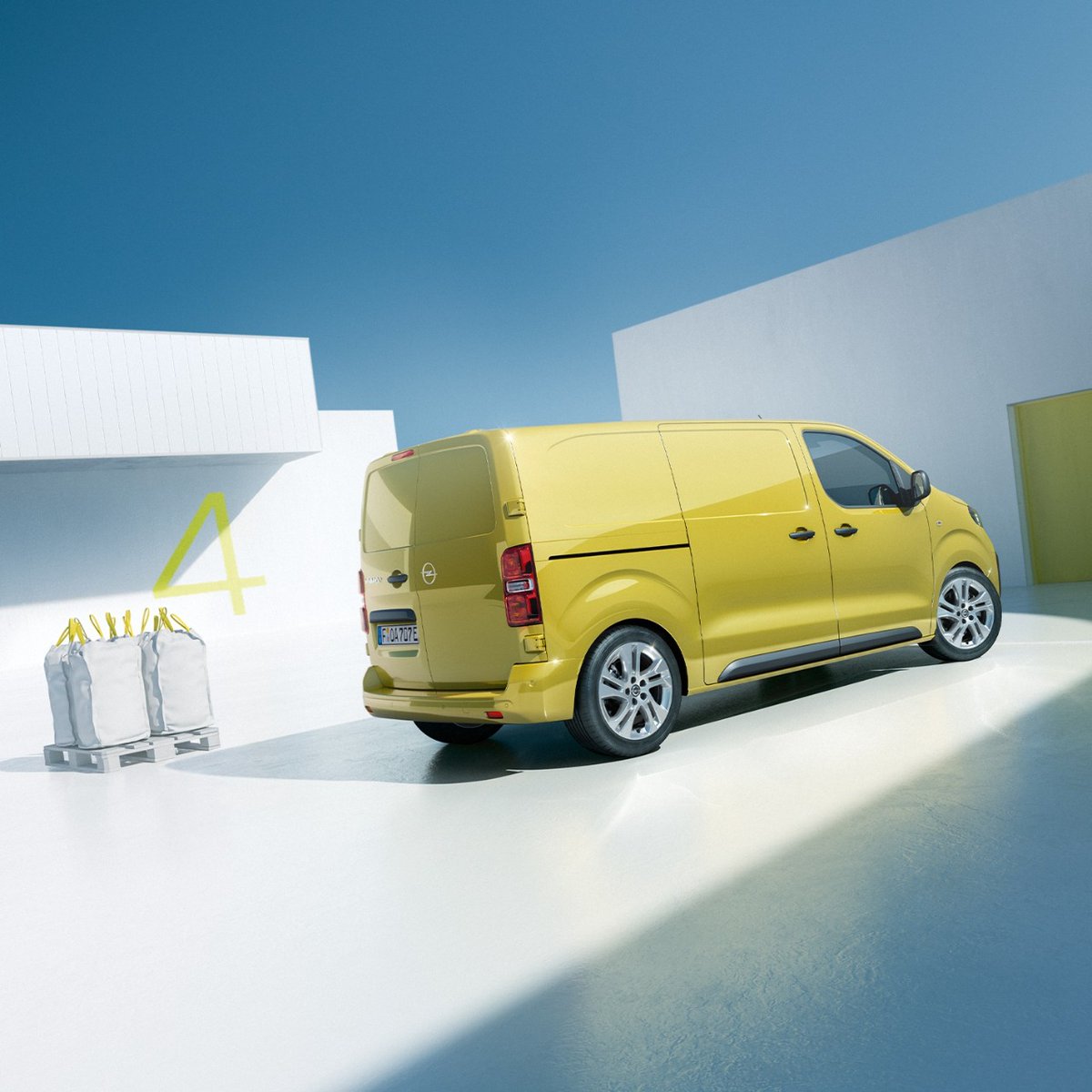Presentamos la nueva #OpelVivaro Electric⚡ Entra en el futuro con la furgoneta más eficiente y versátil del sector.