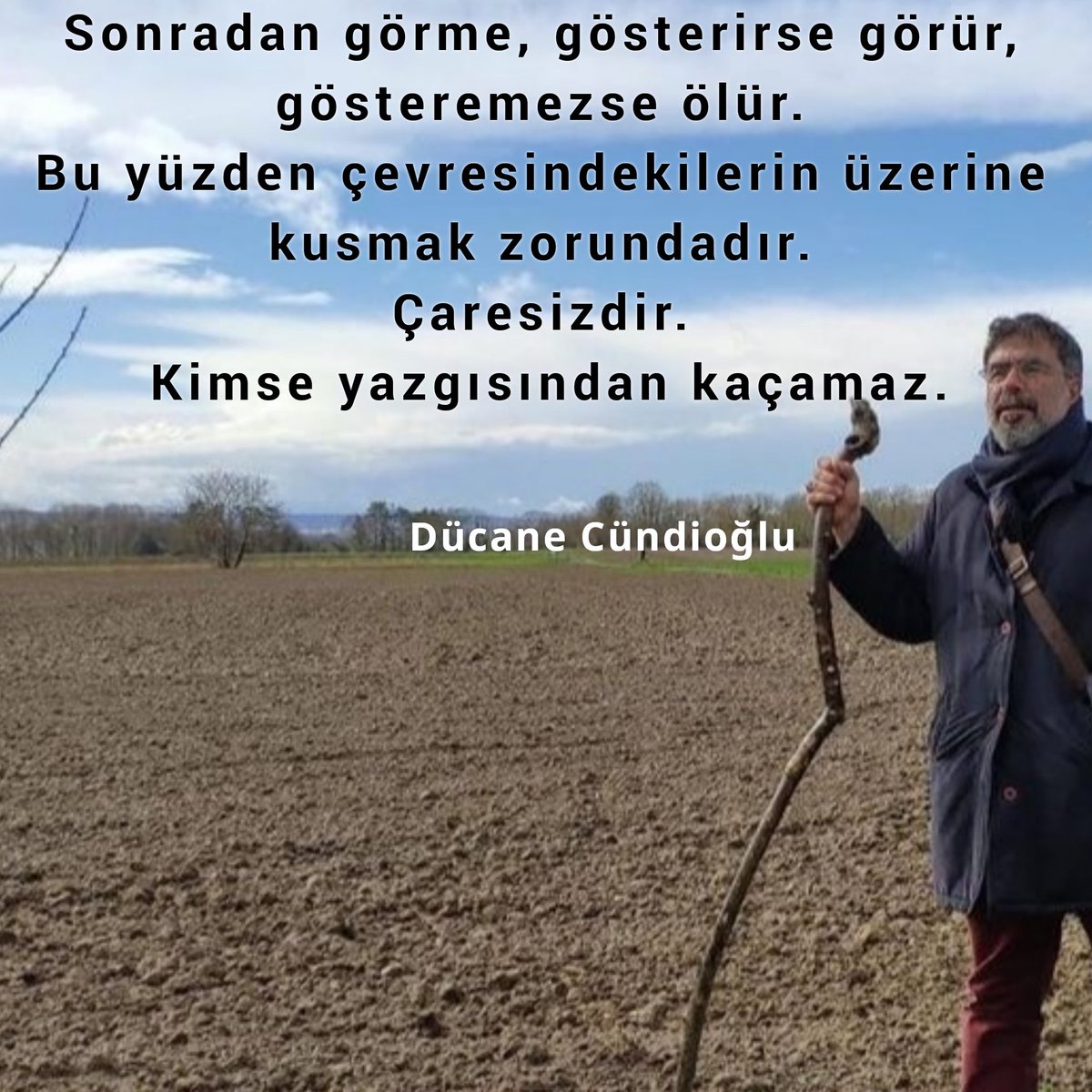 Sonradan görme, gösterirse görür, gösteremezse ölür. Bu yüzden çevresindekilerin üzerine kusmak zorundadır. Çaresizdir. Kimse yazgısından kaçamaz.

Dücane Cündioğlu