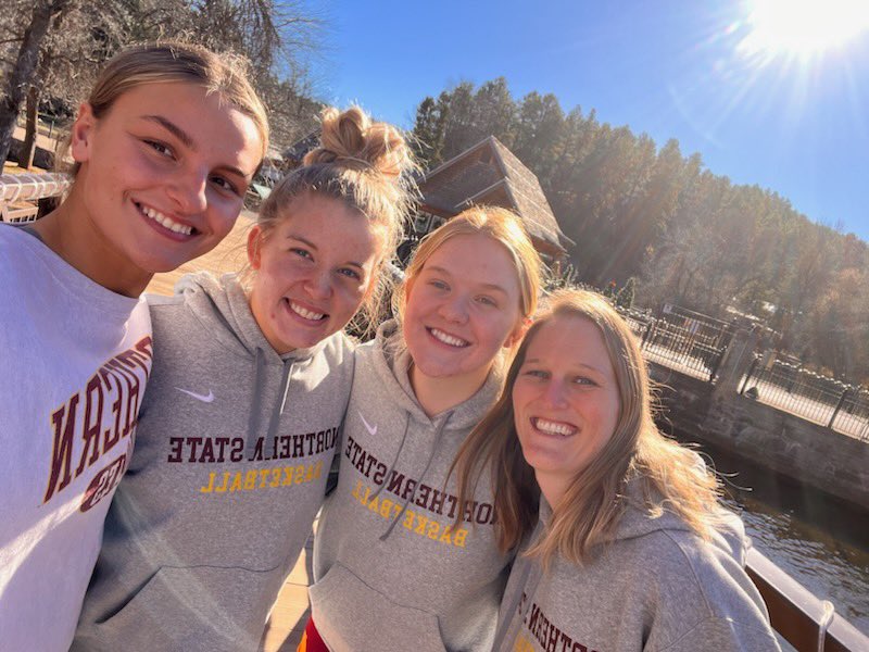 kb_katiebourk's tweet photo. Finally got to take a team to my favorite place in the world!
A few were absolutely pumped for it. A few tried to play it off like they weren’t excited. But they LOVED it 😀
Pure joy being with @nsuwolves_wbb at the Fish Hatchery 🐠 on a beautiful, sunny day in #WRBR ❤️ https://t.co/nOc7dBNmu0