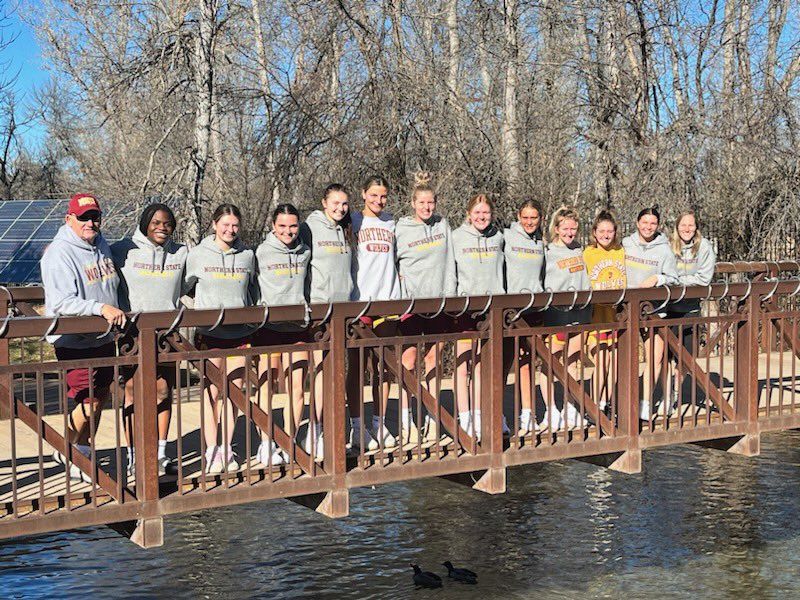 kb_katiebourk's tweet photo. Finally got to take a team to my favorite place in the world!
A few were absolutely pumped for it. A few tried to play it off like they weren’t excited. But they LOVED it 😀
Pure joy being with @nsuwolves_wbb at the Fish Hatchery 🐠 on a beautiful, sunny day in #WRBR ❤️ https://t.co/nOc7dBNmu0