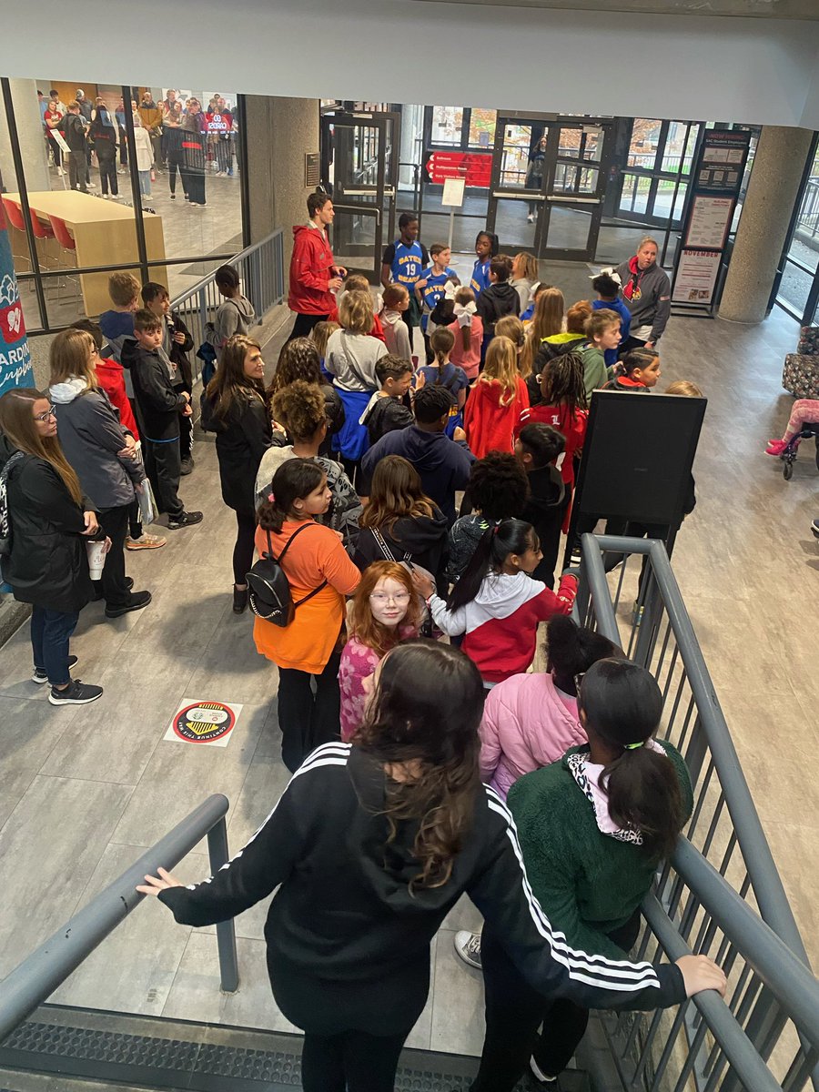 @BatesElemJCPS had a successful college visit at UofL today! This was such a great group! They asked lots of great questions, and we even received a compliment from the UofL staff. Showing leadership in and out of the classroom 🤗 #amazingBates @BatesElemPrinc @GoffnerGwen