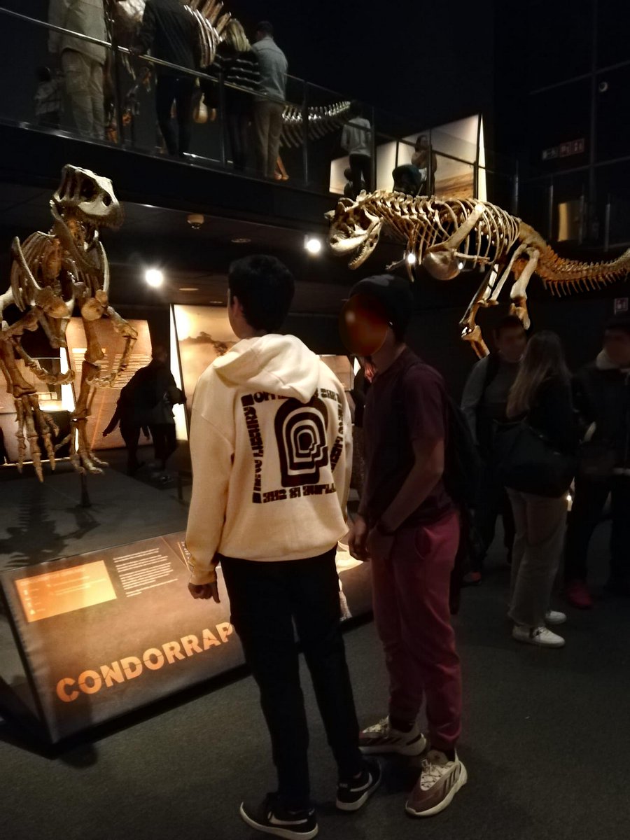 AEspecAutista's tweet photo. 🦕 Els #dinosaures són un dels interessos especials d'alguns dels nostres grups d'oci.  Vam visitar el #CosmoCaixa amb els grups de Festucs 3 i Adults 5, per veure l'exposició "Dinosaures de la Patagònia". Vam gaudir MOLT! 🦎

#Segueix

#TEA #Autisme #Asperger #Oci #Lleure https://t.co/ldTY7mP68Z